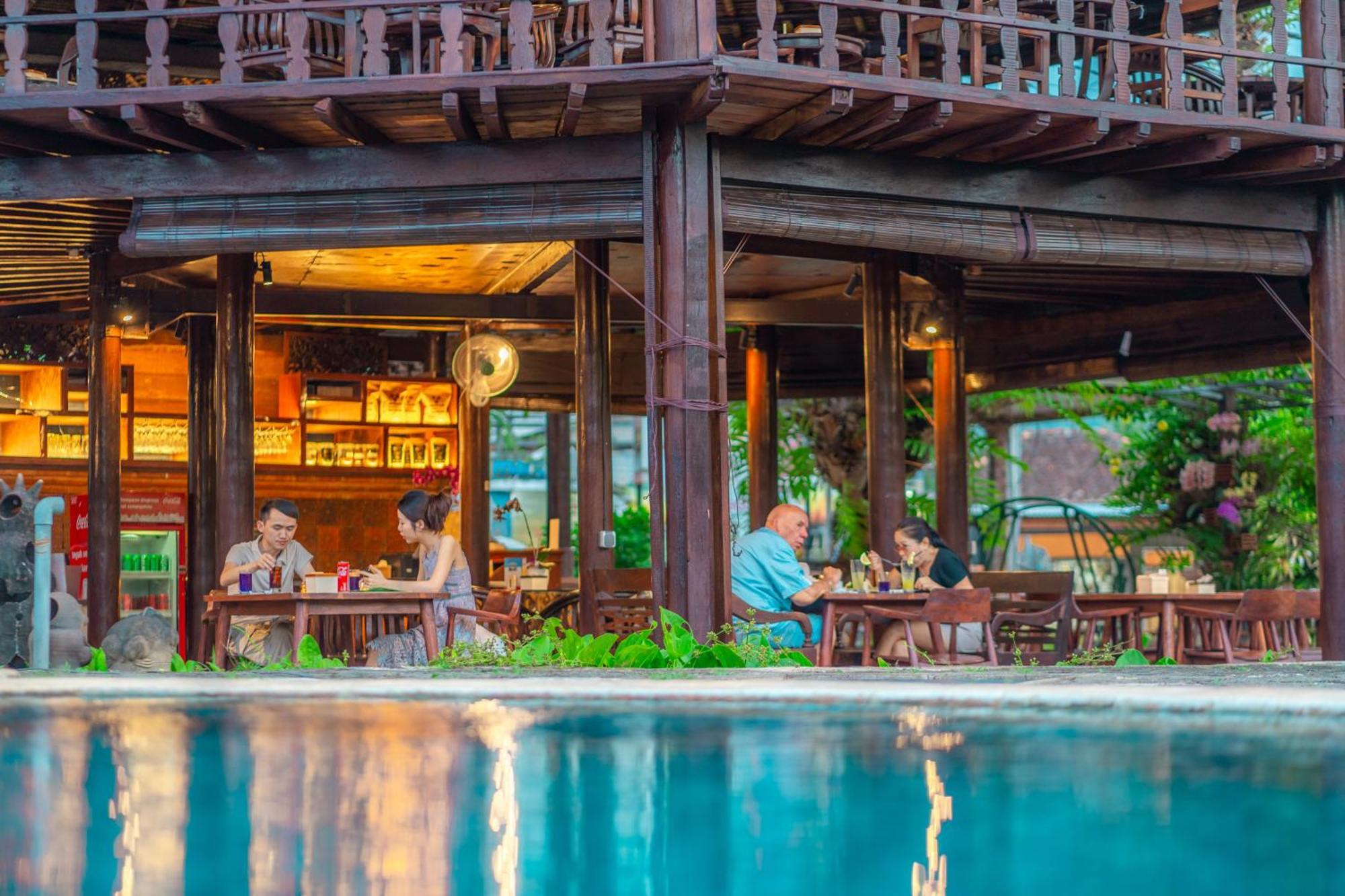 The Central Lovina Hotel & Restaurant Exterior photo