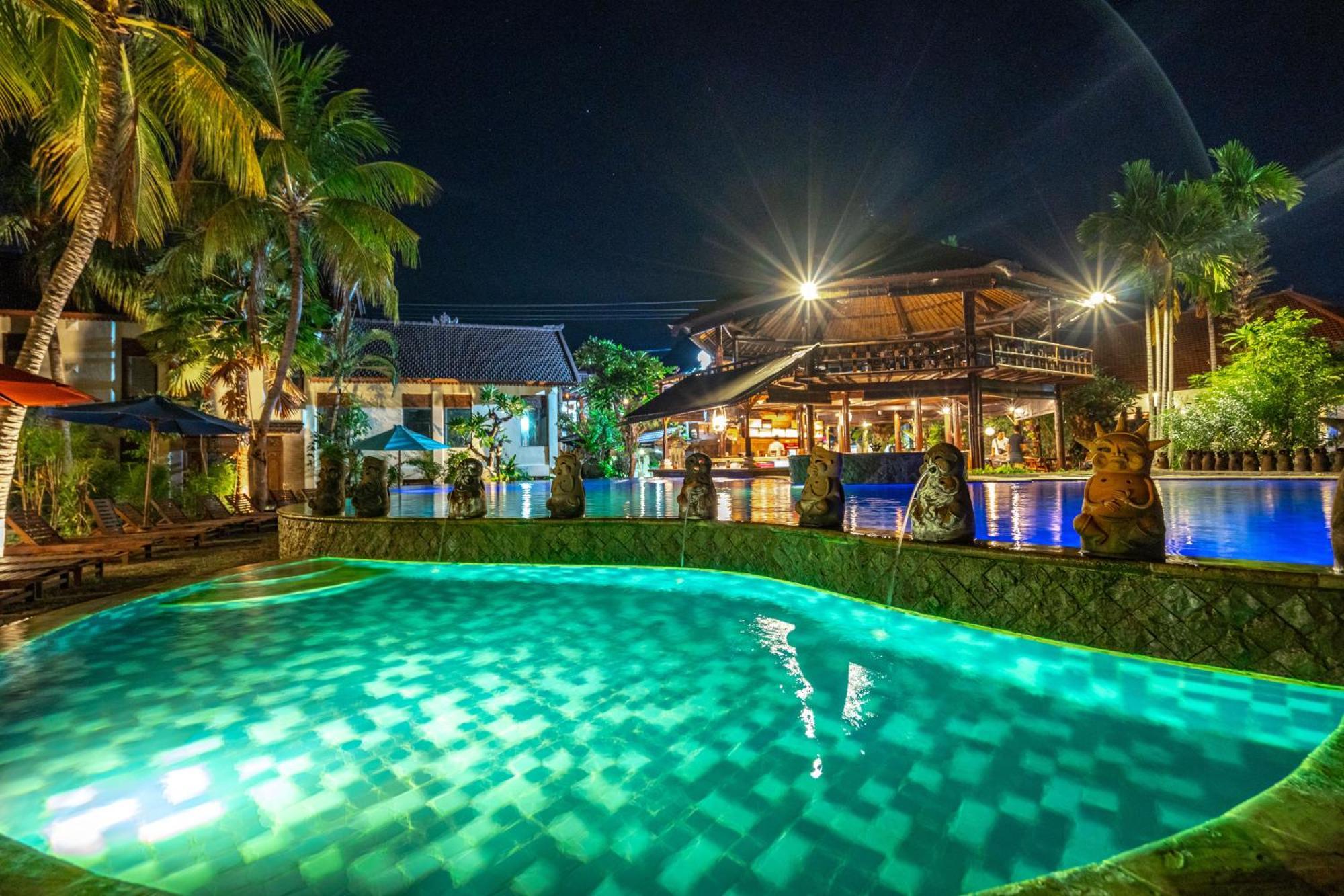 The Central Lovina Hotel & Restaurant Exterior photo