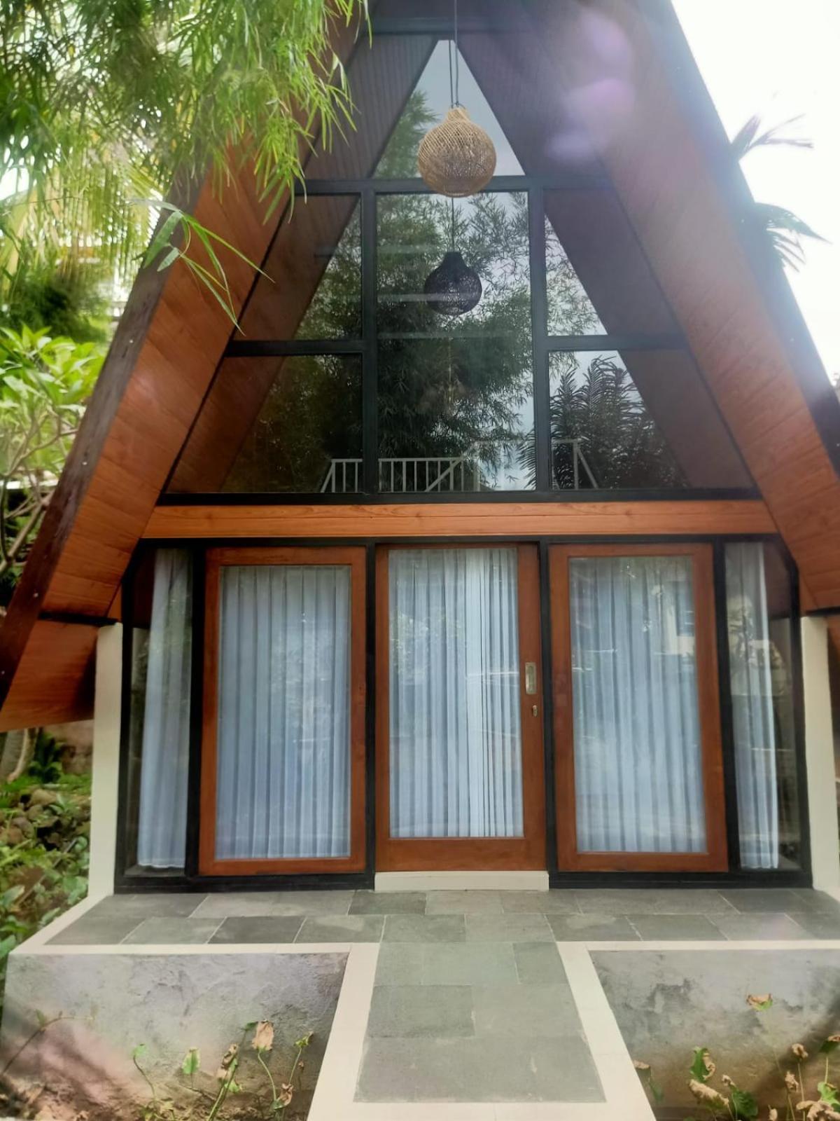 The Central Lovina Hotel & Restaurant Exterior photo